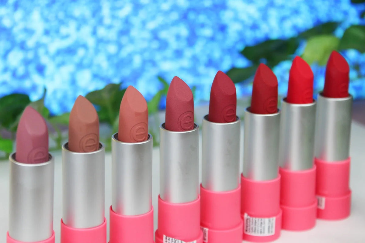 أحمر شفاه Essence Hydra Matte - 403 Peach It!