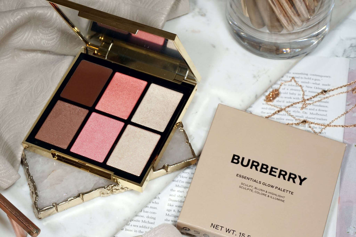 Burberry Essentials Glow Palette 02 Medium To Dark 15.5 Gram