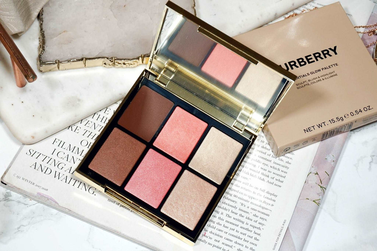 Burberry Essentials Glow Palette 02 Medium To Dark 15.5 Gram