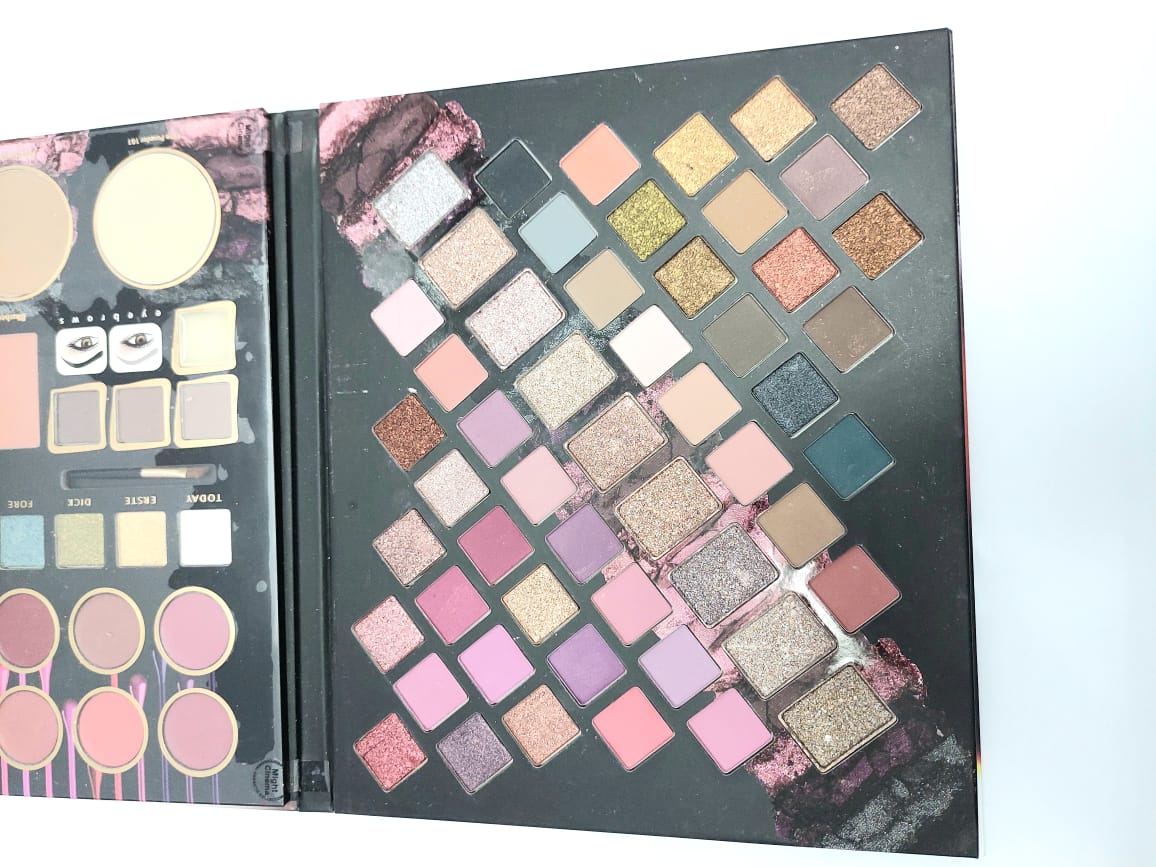 مجموعة مستحضرات التجميل الاحترافية مايت سينما - رقم: 1024