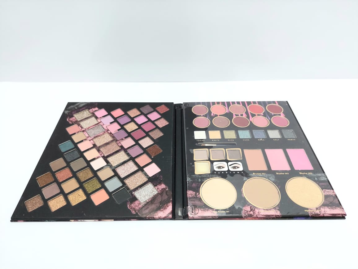 مجموعة مستحضرات التجميل الاحترافية مايت سينما - رقم: 1024