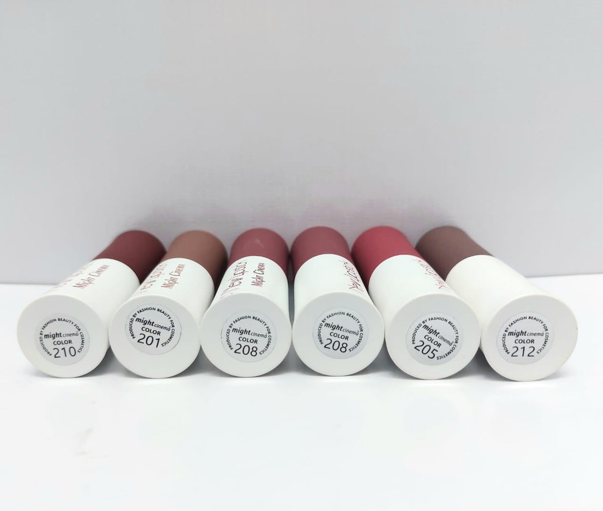 أحمر شفاه مطفي يدوم طويلاً ومقاوم للماء من مايت سينما - 12 قطعة