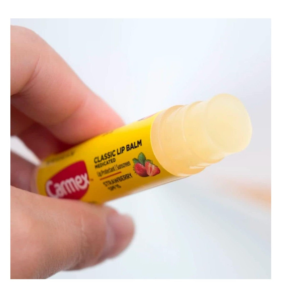 Carmex Moisturizing Lip Balm Strawberry 4.25g - مرطب الشفاه كارمكس بالفراولة 4.25 جم